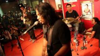 Gugun Blues Shelter   Set My Soul on fire @Rolling Stone