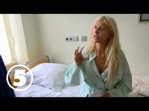 Här opererar Maria brösten