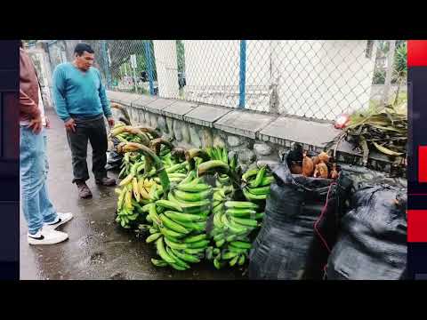 Padre viaja desde Tiwintza para vender sus productos y salvar la vida de su bebé