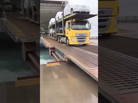 GIANT TRUCK Narrowly Escapes! 🚛😱