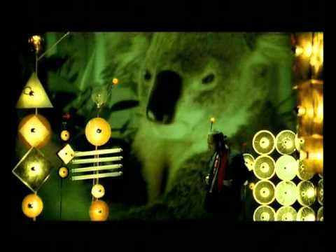 Video thumbnail for La lionne et l’éléphant