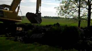 preview picture of video '20100525a Digging a pond.MP4'