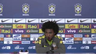 Willian comenta sobre sua relação com David Luiz
