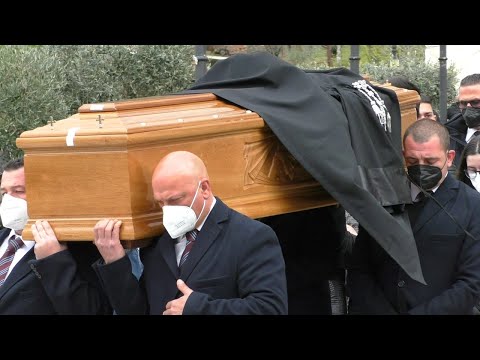 Santa Lucia, l’ultimo viaggio di Cristina in carrozza e tra cuscini di rose come una regina