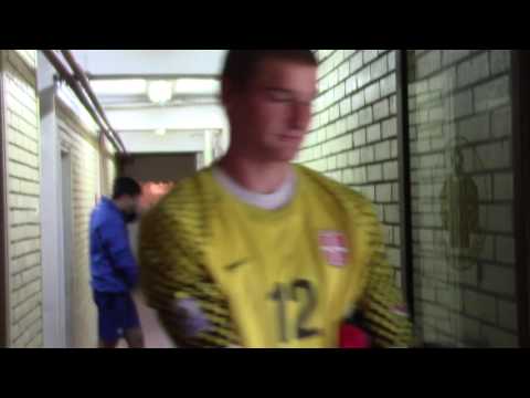Fudbaleri Radnickog izlaze iz svlačionice (FK Radnički Pirot trening 17.05.2016.)