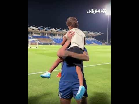 إسحاق ابن ياسين بونو في لقاء طريف رفقة النجم البرازيلي نيمار