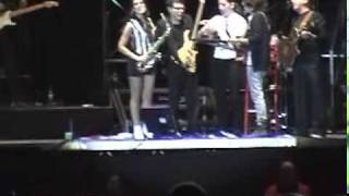 Tamara Kreimer Cumpleaños en concierto junto a Ricardo Montaner.