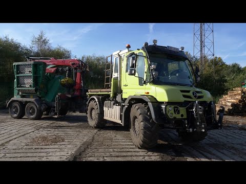 Der Unimog U 535 zeigt seine Power in der Forstwirtschaft