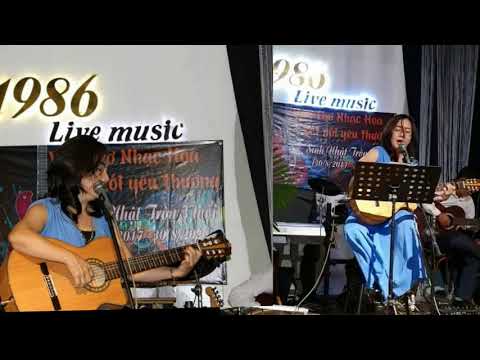 Thể hiện bởi Hồng Lê