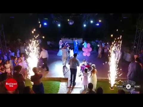 Είσοδος βάπτισης το παιδί με αυτοκινητάκι