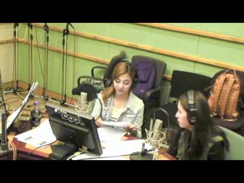 120619 Kiss the Radio - Krystal's Tummy Ache [Krystal + Luna]