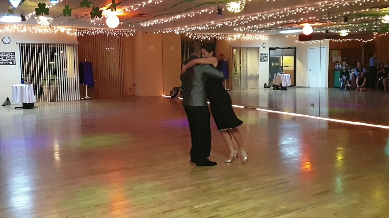 Santiago Castro y Fernanda Valdovinos - Mandria