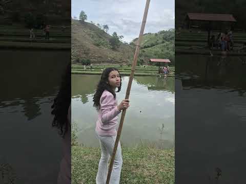 Como pescar en un lago ​#Shorts #pescadeportiva #pescaconseñuelo #sasaima #cundinamarca
