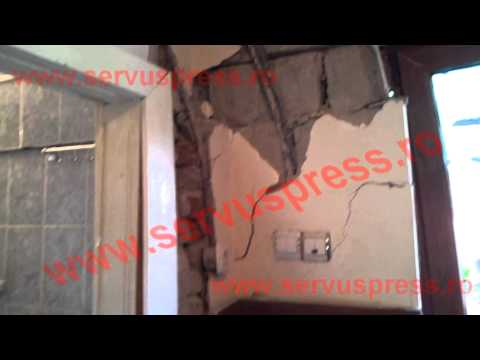 Casă distrusă de un bolovan rostogolit de pe versanţi, la Crişcior