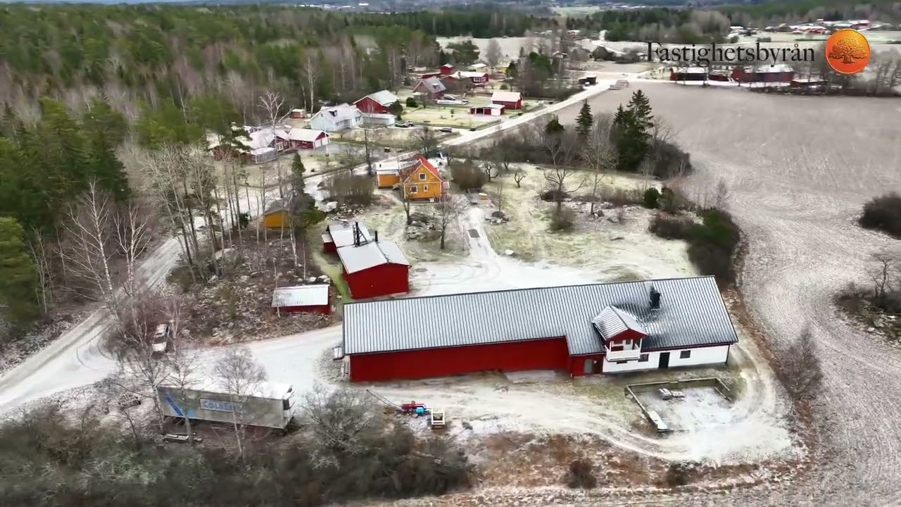 10 rum Villa på Nyborg 1 Husby-långhundra Knivsta kommun - video