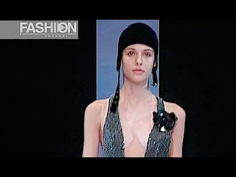 GIORGIO ARMANI Fall 2002 2003 Milan - Fashion Channel