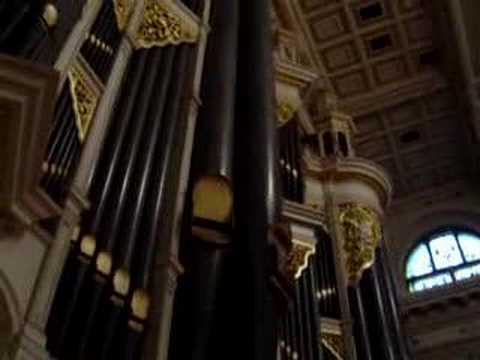 【Sydney Town Hall Organ】Demonstration of the 64' Contra Trombone