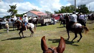 preview picture of video 'Mamantel 2011 - Apunto de Arrancar la Cabalgata'