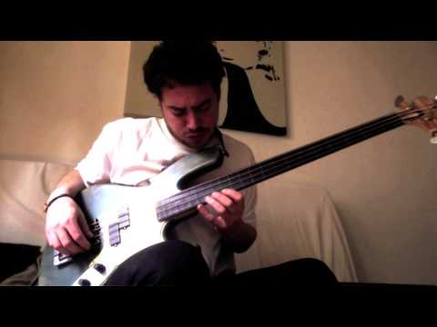 Fretless Bass Solo (Roberto Badoglio, Steve Hunt, Virgil Donati, Bjoessi Kluetsch)
