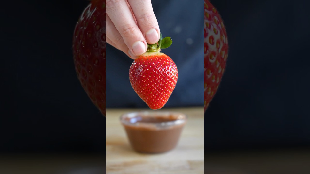 HOW CHEFS MAKE CHOCOLATE COVERED STRAWBERRIES!!!
