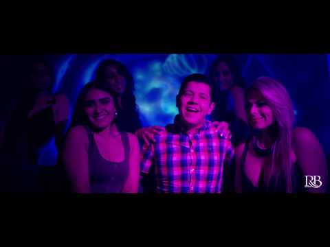 Los Nuevos Ilegales - Abriendo Las Botellas [Official Video]