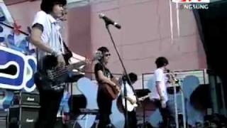 Download lagu De Meises - Dengarlah bintang hatiku (inbox).mp4 mp3