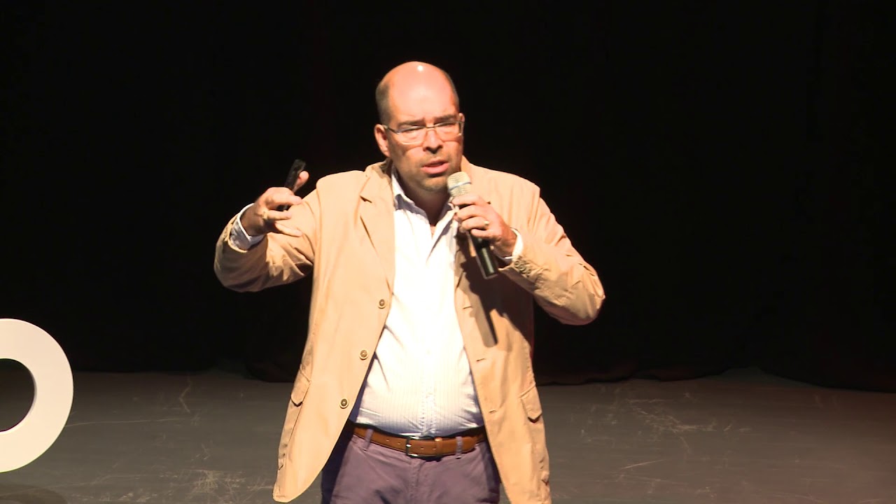 El Tsunami que arrasará con empleos y universidades | Iñaki Gutierrez | TEDxUDLAP