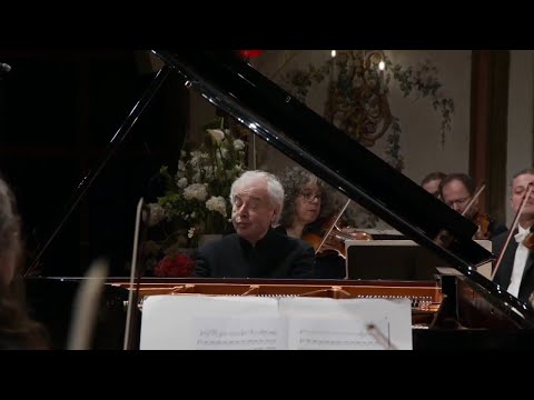 Andras Schiff - Haydn Piano Concerto in D major - Chamber Orchestra of  Europe