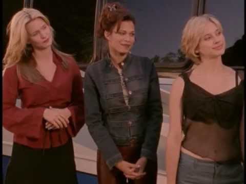 She Spies - Season 1 Episode 18 - Damsels in De-Stress