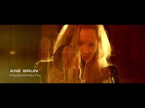 Videoclip de Fingerprints (Piano Version) — Ane Brun