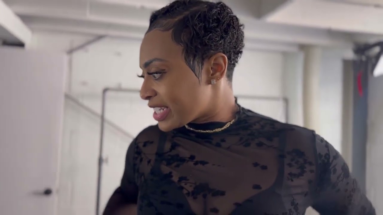 You NEED to Experience This LIVE 😳 Kali & Gi Take Over the Stage | Intrusive Thoughts