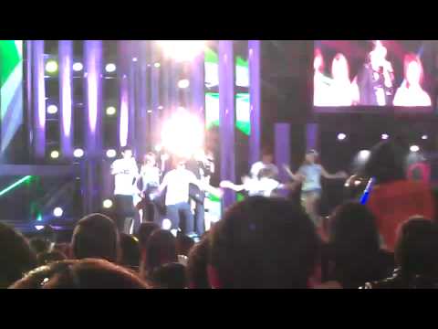 [FANCAM] 03102011 2011 Hallyu Dream Concert - Seo In Guk (Shake It Up)