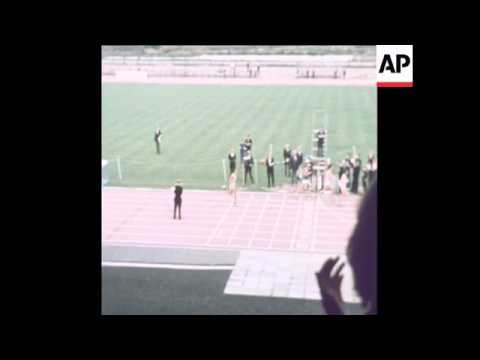 SYND 13 7 73 DAVID BEDFORD BREAKS 10,000M WORLD RECORD