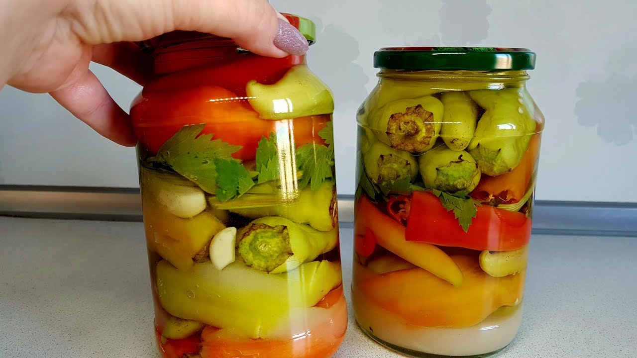Перец с сыром на зиму заготовки рецепты. Болгарский перец на зиму. Болгарский перец на зиму в масле без стерилизации. Маринованный болгарский перец. Перец на зиму без масла и стерилизации.