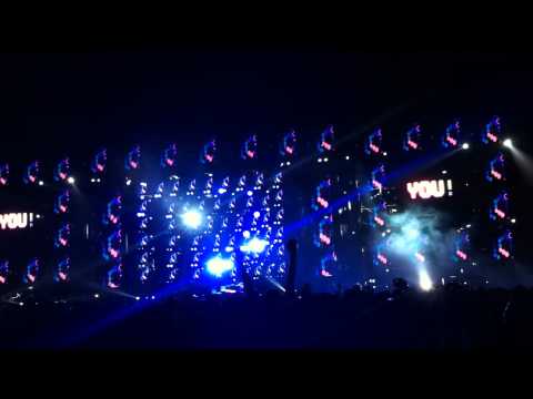 Martin Solveig Plays Red Hot Chili Peppers at EDC 2011