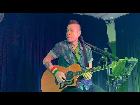 Stevie Wonder - Superstition | Esteban live at Palmwoods Hotel | Looping - One man band