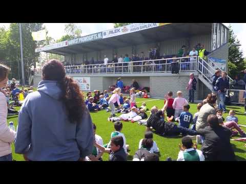 Begin van de prijsuitreiking bij toernooi VV Spirit 30-05-2015