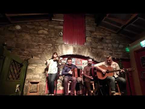 BackWest - Sliabh an Óir (The Golden Mountain) & Tunes- Matt Molloy's Westport. 25.04.19.