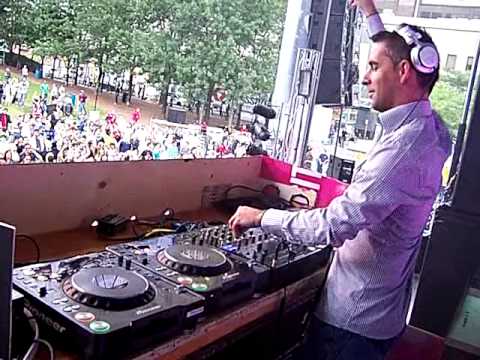 Sied van Riel @ DiversCite Montreal Canada (Marcel Woods - The Bottle)