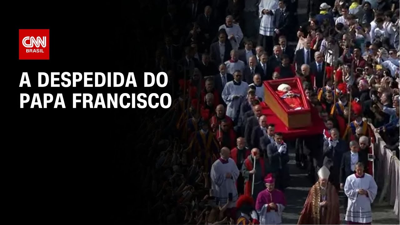Multidão forma fila para se despedir do papa Francisco | LIVE CNN