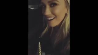 Gwen Stefani Loves Hearing ''You Make It Feel Like Christmas'' on the Radio!