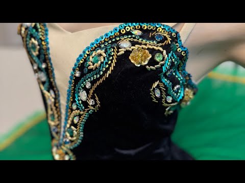 Stage costume P 1127 - video 6
