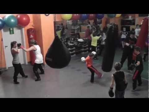 2013-03-14 Junioren Kampfsporttraining - Kickboxen - Kraftausdauer am Sandsack - Sugambrer Fightclub