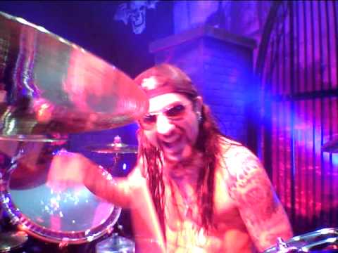 Mike Portnoy Drum Cam - Avenged Sevenfold - Welcome To The Family - Paris, France 11/14/10.mov