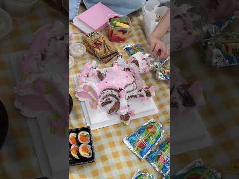 pov you throw the perfect aesthetic picnic *pinterest inspired* 🧺🌷