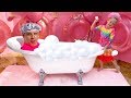 Настя и папа - Давай Купаться - музыкальное видео
