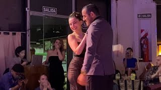 Video thumbnail for Quien sino tú (Di Sarli) Mara Oviedo y Sebastián Fernández. Tango Bar. 7may25 (1/4)