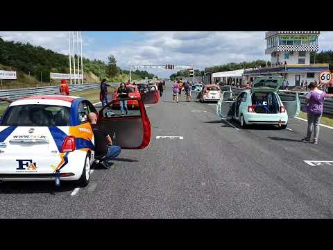 Trofeo di serie - Fiat 500 przed startem do wyścigu, Tor Poznań 15 07 2022