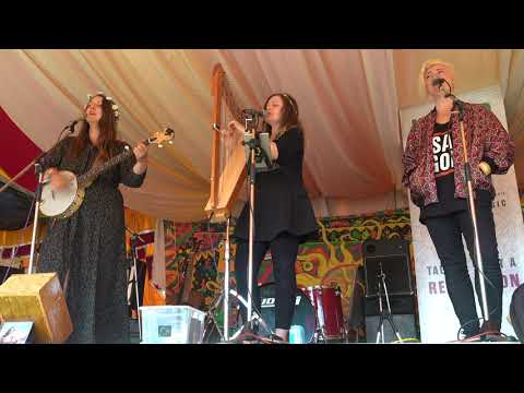 Cerian , Daisy Chute , Kal Lavelle , - Jolene @ Glastonbury 30-07-2019-4k