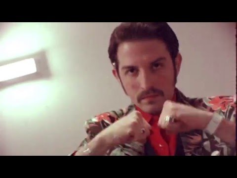 Poner al rock de moda. Trailer oficial.